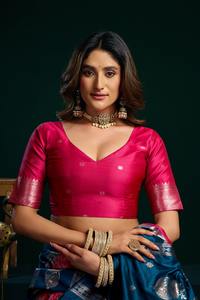 Saris en soie Banarasi authentiques en gros, saris indiens traditionnels aux motifs riches et finition lustrée, commandes en gros bienvenues - Product Image 4