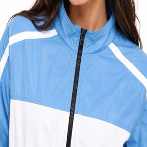 Conjunto Deportivo de Dos Piezas para Mujer, Chaqueta de Nailon Ligera y Transpirable y Pantalones para Correr, Logotipo Personalizado OEM - Product Image 6