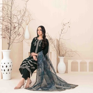 Robes panjabi pakistanaises brodées en velours pour femmes sur velours costumes 3 pièces pakistanais Salwar Kameez par Tawakkal Vol MINAKARI - Product Image 2