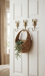 Crochet mural vintage en laiton motif scorpion – Support élégant pour accessoires de cuisine, outils de jardin et rangement d'entrée - Product Image 2