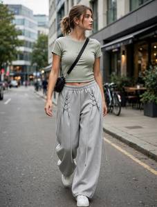 Ensemble de détente 2 pièces pour femme : haut court côtelé et pantalon de survêtement large à lacets - Product Image 5