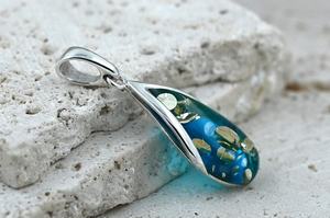 Pendentif en pierre d'ambre bleue, argent sterling 925 plaqué or, serti clos vintage, fait main, petite pierre précieuse, bijoux océaniques - Product Image 3