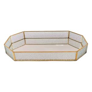 Bandeja de servicio de latón y vidrio de alta calidad al por mayor con base de espejo de vidrio en relieve con acabado pulido para bodas al mejor precio - Product Image 1