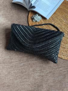 Bolso de Noche Tipo Trapeze con Cuentas y Correa para el Hombro, Cierre de Solapa Hecho a Mano, Elegante Accesorio para Fiestas - Product Image 3