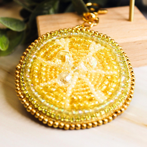 Llavero con Cuentas de Cristal Brillantes en Forma de Rodaja de Limón, Ecológico, Impermeable, Duradero, Bonito Adorno para Bolsos, Carteras y Regalos - Product Image 3