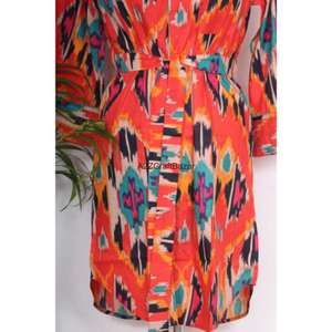 เดรสเชิ้ตผ้าฝ้ายแท้ 100% คอวี แขน 3/4 ติดกระดุมด้านหน้า สไตล์เซ็กซี่เข้ารูปทรงบอดี้คอน เหมาะสำหรับงานกลางคืนหรืองานทางการ ลายพิมพ์บล็อกด้านหน้า - Product Image 6