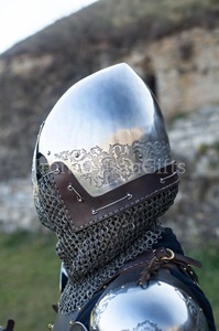 Casco Vikingo Hecho a Mano con Avental de Malla Metálica: Armadura Nórdica de Acero y Latón Mohd - Product Image 3