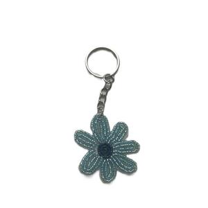 Llavero Bordado a Mano con Cuentas, con un Exquisito Diseño Floral y Decoración de Cuentas Coloridas - Product Image 1