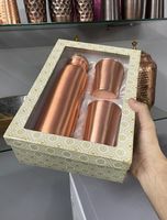 Ensemble de bouteilles d'eau en cuivre imprimées bicolores de style moderne avec 2 verres, design oriental, écologique, personnalisable, cadeau de mariage