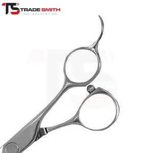 Tijeras de Peluquería Clásicas TSI, Tijeras Afiladas para Corte de Cabello, para un Estilizado Detallado y un Trabajo Profesional Confiable en Salones de Belleza - Product Image 4