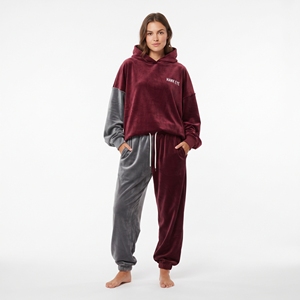 Conjunto de chándal de terciopelo color bloque de moda en granate y gris para mujer, con sudadera de corte holgado, manga larga y hombros caídos, y pantalón jogger. - Product Image 1