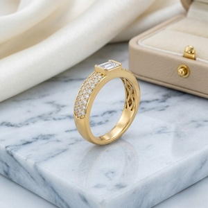 Bague en or avec diamant taille émeraude et pavé, bijoux de fiançailles et de mariage pour femme - Product Image 2