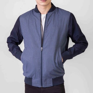 เสื้อแจ็คเก็ตบอมเบอร์ลายทางสำหรับผู้ชาย แบบซิป คอตั้ง สวมใส่สบายๆ ในฤดูใบไม้ร่วง ทรงปกติ ผลิตจากผ้าโพลีเอสเตอร์ผสมฝ้าย เหมาะสำหรับทุกเพศ - Product Image 1