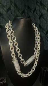 Cadena Cubana de Lujo en Plata de Ley 925 con Baño de Rodio y Diamantes Moissanite VVS Brillantes, Cadena Elegante para Uso Unisex - Product Image 2