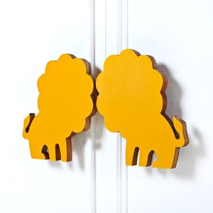 Poignées de porte modernes en bois d'acacia faites à la main, bouton de poignée Lion, poignée de tiroir, poignées de commode et d'armoire orange - Product Image 1