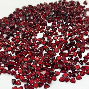Pierre précieuse grenat de qualité supérieure, naturelle, taillée en facettes, grenat du Mozambique, taille triligne, pour la création de bijoux, vente en gros - Product Image 2
