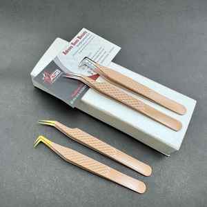 Pince à épiler professionnelle en acier inoxydable japonais brun clair avec logo personnalisé, testée à la main, courbée, à pointe isolante et pointue - Product Image 1