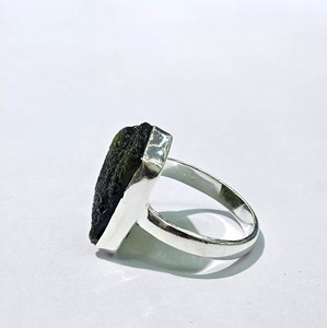 Anillo de Moldavita Cruda Hecho a Mano, Plata de Ley 925, Diseño Clásico Vintage, Antideslustre, Joyería de Lujo, Regalo - Product Image 4