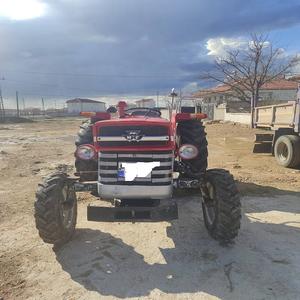 Tractor Agrícola Multifuncional Massey Ferguson 135 MF135 4X4 de Uso Pesado, Maquinaria Agrícola Lista para Todas las Tareas Agrícolas - Product Image 1