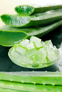Jugo de Aloe Vera Herbal Puro, Bebida para la Salud de la Piel y el Intestino, Ojistha Industries Jharkhand, 36 Meses de Vida Útil, Almacenar en Frío y Seco - Product Image 1