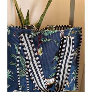 Bolso de Mano Acolchado con Estampado Indio Hecho a Mano para Mujer, Bolso de Compras de Moda para Invierno y Verano, Bolso de Hombro Multicolor con Estampado de Jungla - Product Image 2