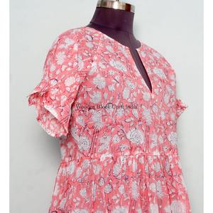 Vestido corto floral de paisley de calidad premium para mujer que ofrece el equilibrio perfecto entre comodidad y estilo, ideal para usar como vestido de playa. - Product Image 5