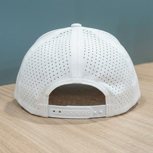 Casquette de golf personnalisée à 5 panneaux perforée découpée au laser avec broderie tissée en corde de golf, marque privée OEM, faible MOQ - Product Image 5