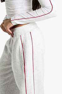 กางเกงขายส่ง OEM แบบสั่งทำพิเศษสำหรับผู้หญิง ทรงขาบาน สไตล์ไฮสตรีท ลายเพ้นท์ ผ้าฝ้ายฟลีซ 100% ทรงปกติ สวมใส่สบาย เหมาะสำหรับชุดลำลองและชุดกีฬา - Product Image 2