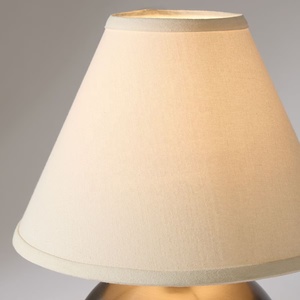 Lámpara de Mesa Metálica Golden Globe con Base de Hierro Cepillado y Pantalla de Tela Premium, Iluminación Ambiental Cálida para Espacios Elegantes - Product Image 4