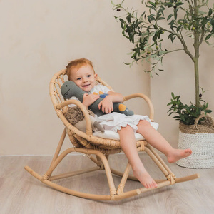 Silla mecedora relajante para niños, silla de ratán natural resistente, silla para fotos de bebés. - Product Image 1