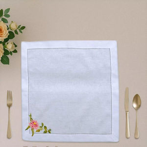 Servilleta de Lino 100% Hibiscus & Orchid Song |   Servilletas de Tela Reutilizables y Ecológicas con Diseño Floral para Comedor, Bodas, Restaurantes y Uso Doméstico - Product Image 4