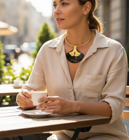 Collier ras du cou tendance pour femme avec pendentif en corne de buffle et laiton texturé - Bijoux de fiançailles faits à la main en Inde