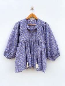 Vestido Mini Casual de Verano de Lujo con Estampado Floral Morado Hecho a Mano, Mangas Abullonadas de Algodón, Corte Holgado y Detalle de Lazo en el Cuello - Product Image 2