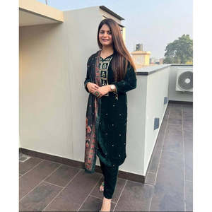 Tenue de soirée en velours pour femme de créateur avec bas et dupatta - Product Image 5