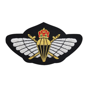 เข็มกลัดปักลายมงกุฎแบบ 3 มิติ ดีไซน์เรียบง่าย คุณภาพสูง ผลิตจากผ้าแคนวาส งานปักมือ ด้วยด้ายทองคำ สำหรับติดเสื้อเบลเซอร์ - Product Image 5