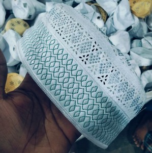 Madina Trade Int. Vente Flash : Bonnet de Prière Musulman Thaïlandais Brodé Personnalisé de Haute Qualité (Kaba/Monogramme) Blanc 100% Coton Maille - Product Image 1
