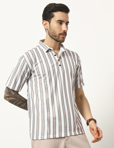 Camiseta de Manga Corta a Rayas con Cuello Alto para Hombre, Diseño Estampado, Corte Regular, Color Blanco Beige - Product Image 1