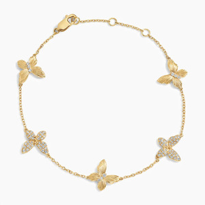 Pulsera de cadena con dijes de diamante de punta compartida y mariposa acanalada - Product Image 6