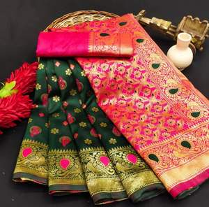 Sari de Seda Banarasi de Lujo con Bordado Dorado Zari, Ideal para Bodas y Fiestas, Disponible al Mejor Precio del Mercado - Product Image 2