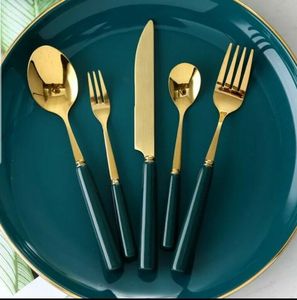 Couverts de cérémonie classiques, conçus pour les tables de repas formels, pour des traditions raffinées et une réception élégante. - Product Image 1