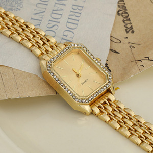 Reloj de cuarzo Fashion Square de 23 mm para hombre, correa de aleación, estilo retro, con esfera de cristal y puntero, reloj de moda para hombre. - Product Image 4