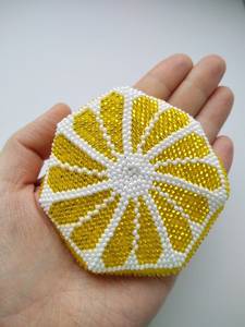Porte-monnaie en perles citron : Sac en perles de rocaille au crochet fait main, fruit jaune - Product Image 1