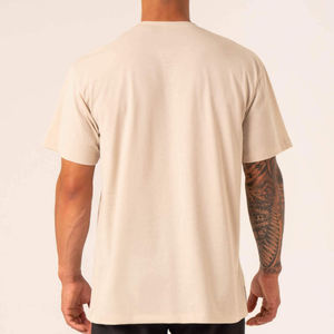 เสื้อยืดคอกลมทรงหลวมโอเวอร์ไซส์สำหรับผู้ชายรุ่นใหม่ ผ้าฝ้ายปักโลโก้ตามสั่ง ลายกราฟิก ฟิตเนส เป็นมิตรกับสิ่งแวดล้อม แห้งเร็ว - Product Image 4