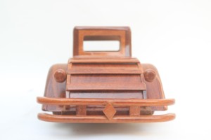 Modèle de voiture vintage en bois artisanal DUESENBERG MODEL SJ "SWEEP PANEL" PHAETON de 1933 pour souvenir, cadeau ou décoration de table - Product Image 6