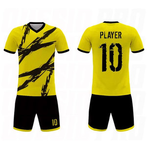 Ensemble d'uniformes de football personnalisés, maillot de football pour jeunes, kit de football entièrement personnalisable, respirant et performant pour les jeunes - Product Image 1