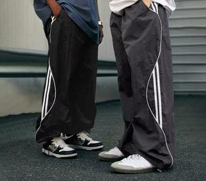 Pantalones Deportivos AMS SPORTS INTL, Estilo Vintage, de Algodón y Poliéster, Corte Recto, Holgados, Diseño Paracaídas - Product Image 4