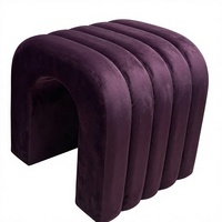 Pouf ottoman arqué à boucles avec nervures verticales, tabouret de coiffeuse en tissu Teddy en forme de U, repose-pieds capitonné pour salon