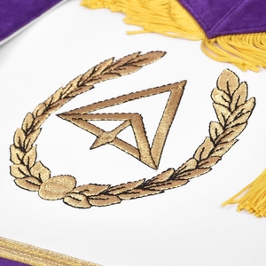 Delantal de la Corporación de los Maestres de la Francmasonería Royal & Select - Borlas con Flecos de Hilo Dorado y Emblema Bordado, Insignia Masónica - Product Image 3