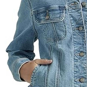 Chaqueta Vaquera Negra para Mujer, Corte Ajustado, Estilo Casual y Urbano, Proveedor de Ropa Personalizada - Product Image 5