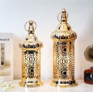 Lanterne en laiton doré de forme fantaisie, décoration d'intérieur, porte-bougie en métal durable - Product Image 4